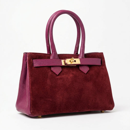 Borsa a mano in vera pelle scamosciata bordeaux con finiture dorate e tracolla regolabile elegante e strutturata