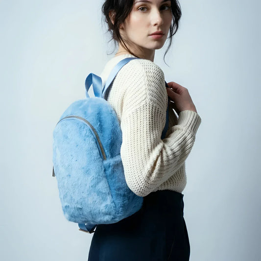 Borsa a tracolla in pelliccia sintetica - zaino blu chiaro