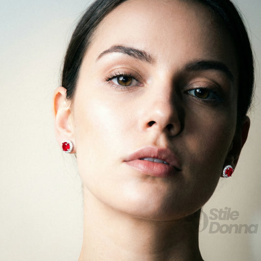 Orecchini a Lobo con Rubino e White Halo Stud - orecchini borchie rubino