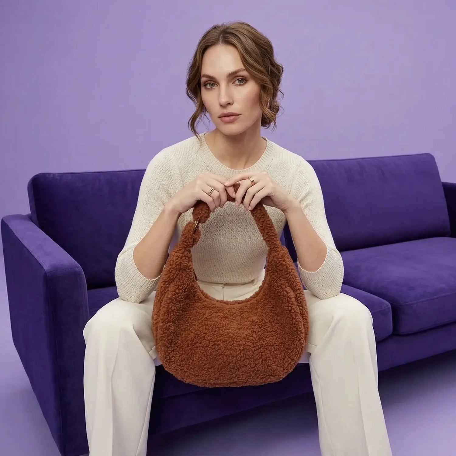 Borsa hobo da donna in pelle marrone con manico intrecciato