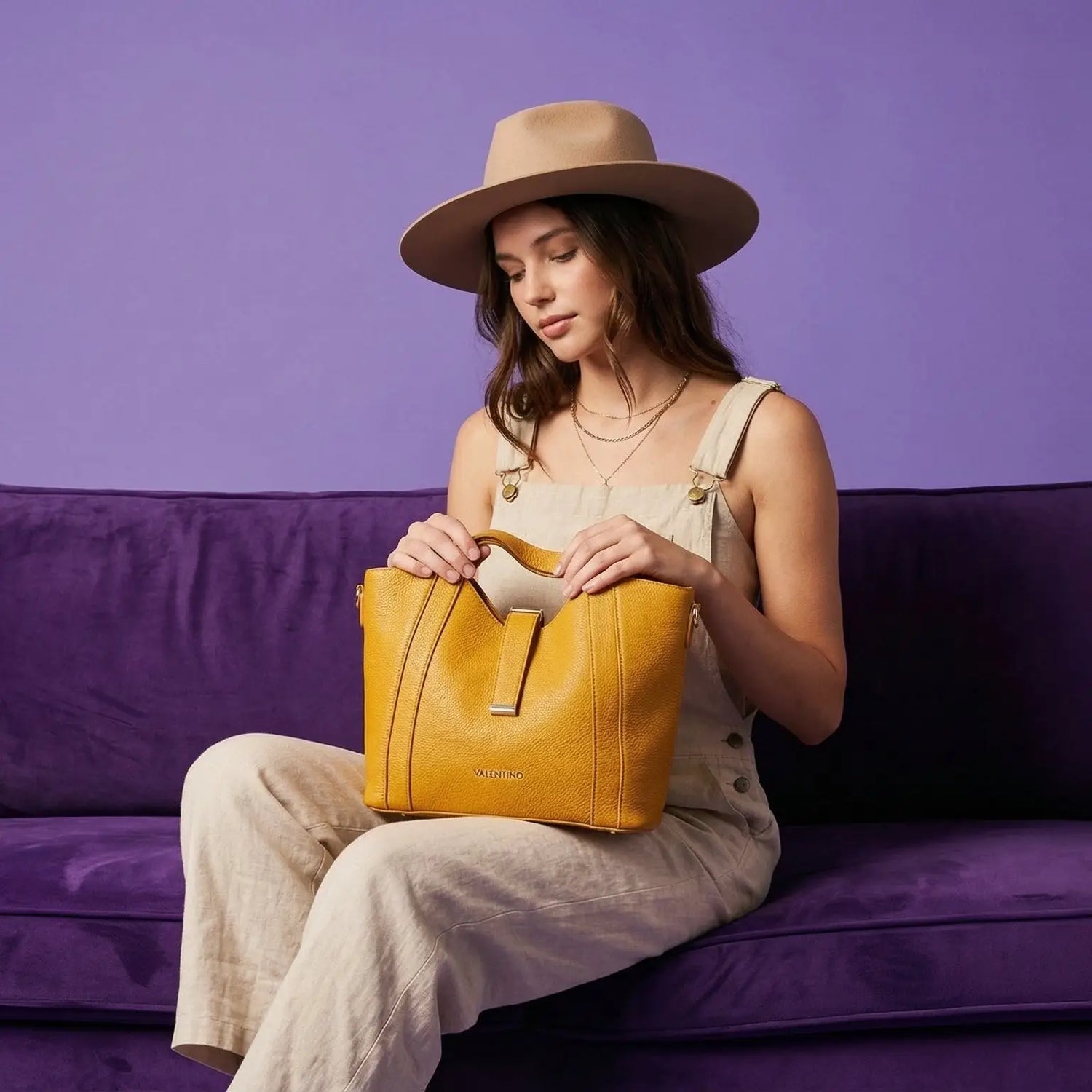 Borsa Valentini gialla senape in pelle, stile moderno e praticità quotidiana