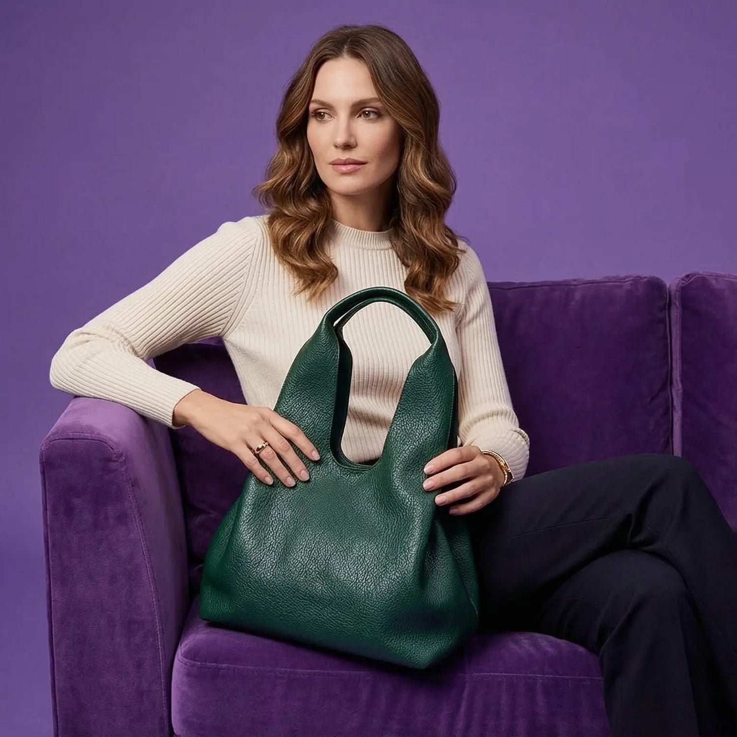 Borsa hobo in pelle verde dalla collezione Sacchetti per rilegatura