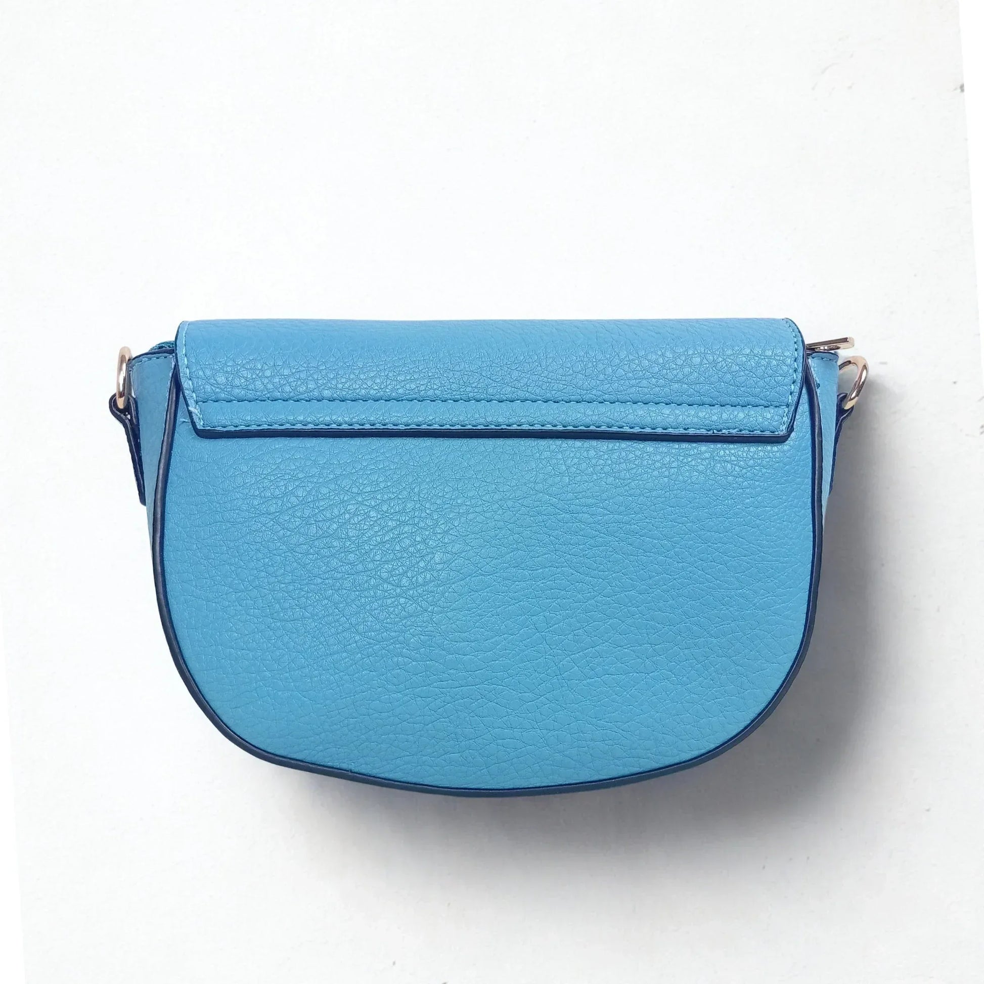 Leather crossbody bag with gold-tone buckle MS-2818 - Stile Donna Bags