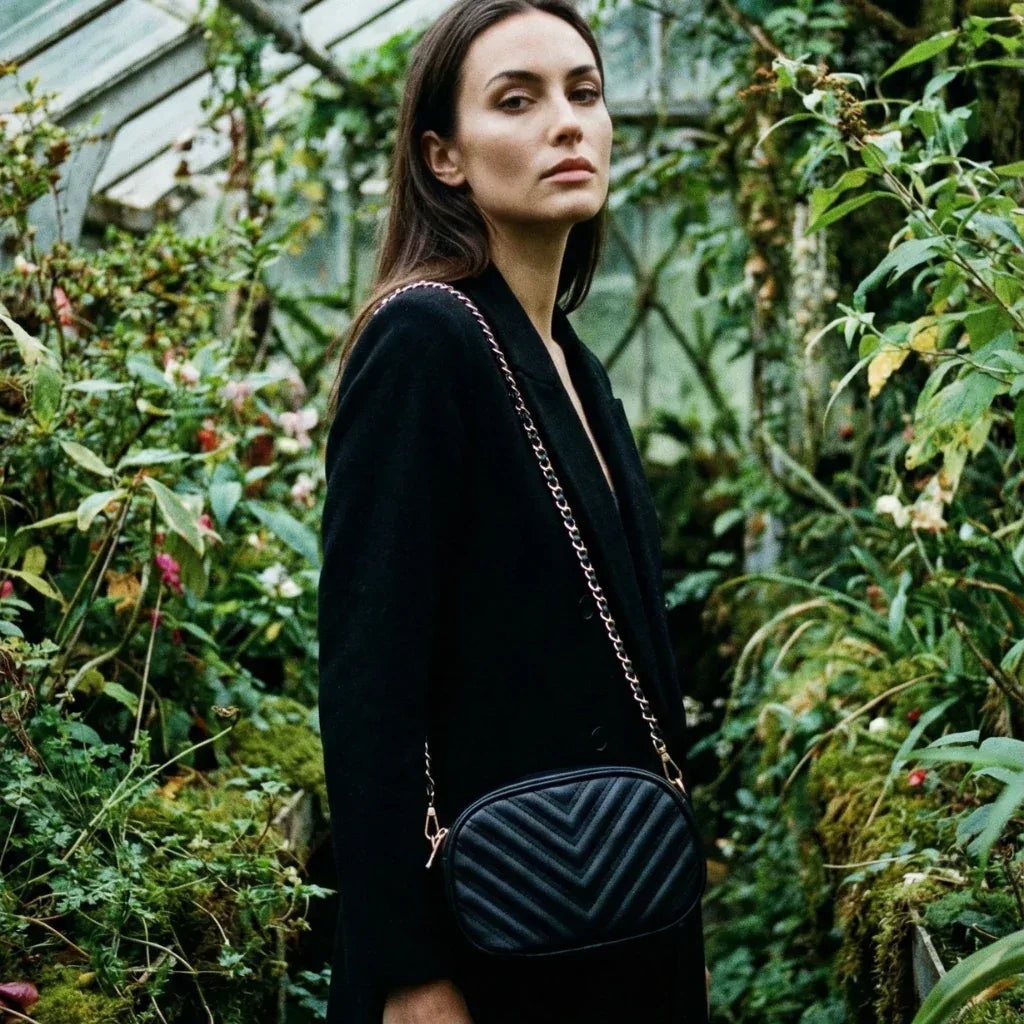 Quilted oval crossbody bag - V-stitched pattern MS-5941 - Stile Donna Bags