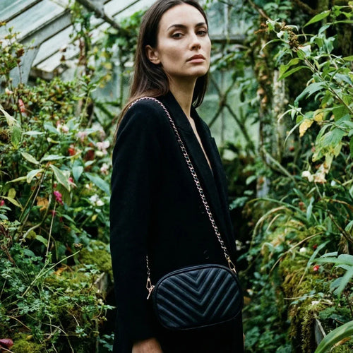 Quilted oval crossbody bag - V-stitched pattern MS-5941 - Stile Donna Bags