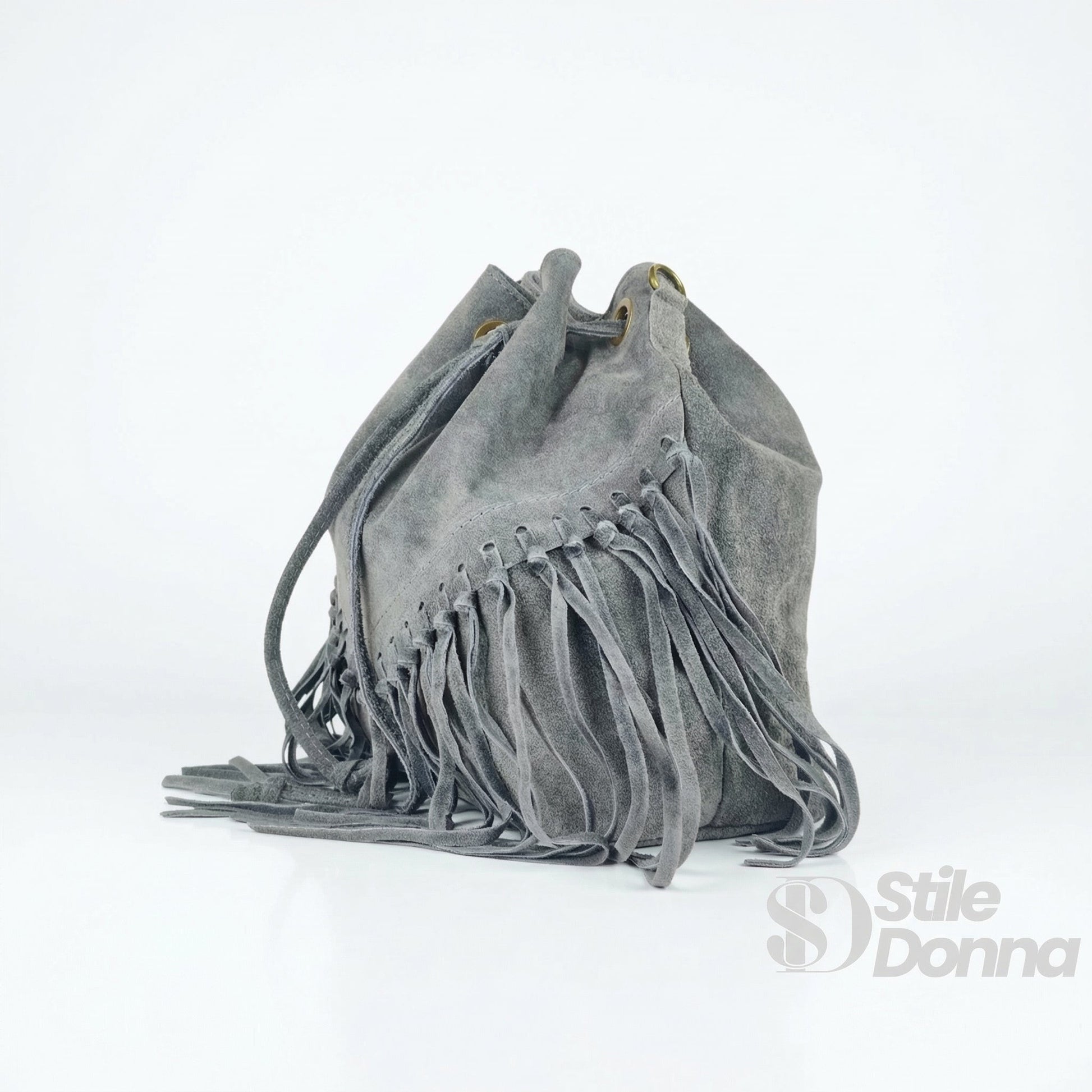 Borsa a secchiello in morbido materiale camoscio grigio con frange stile donna e finitura scamosciata elegante