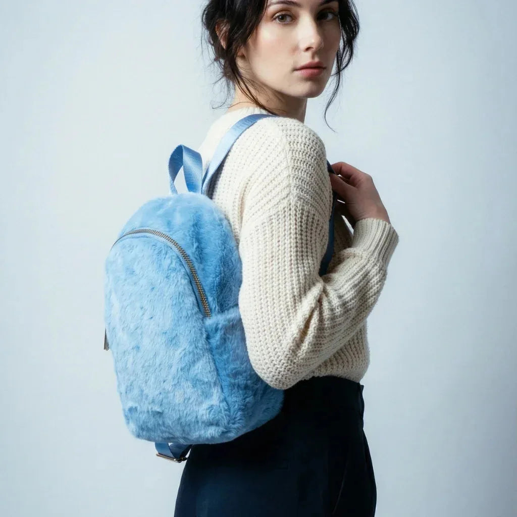 Borsa a tracolla in pelliccia sintetica - zaino blu chiaro