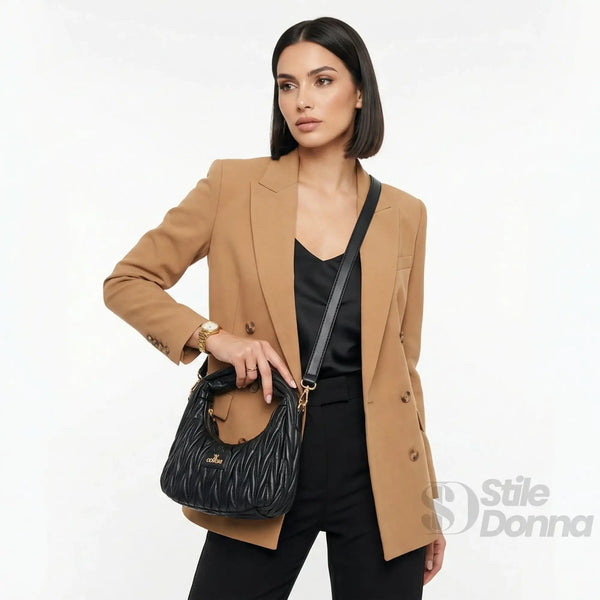 Borsa hobo in pelle trapuntata nera con hardware in tono oro e placca logo del brand