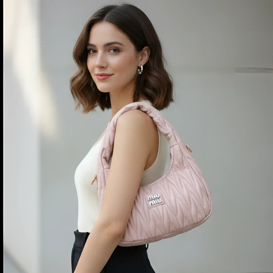 Borsa Miu trapuntata rosa cipria con tracolla regolabile - morbida borsa