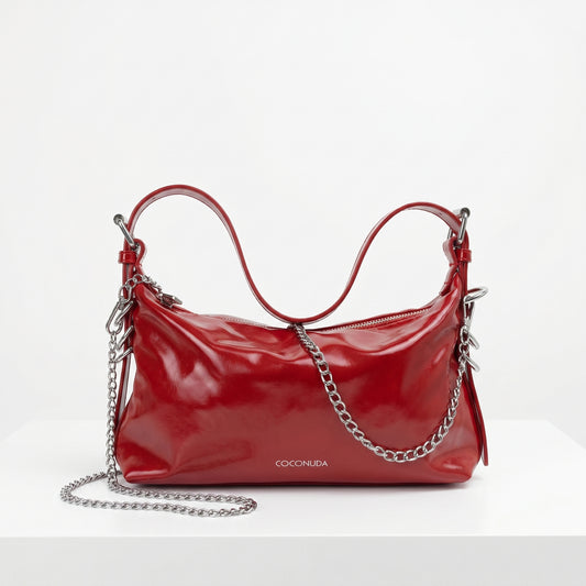 Borsa a tracolla Coconuda in pelle verniciata rossa con catena argentata by Stile Donna Bags