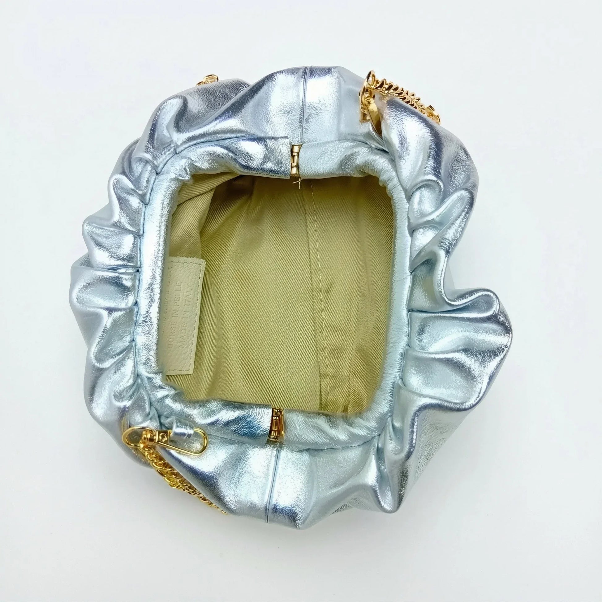 Clutch metallizzata argento in vera pelle con borsa mini ruche e catena dorata con zip in metallo
