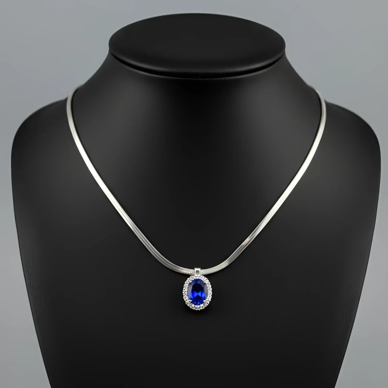 Collana con Ciondolo Ovale di Rubino Regale - collana catena serpente