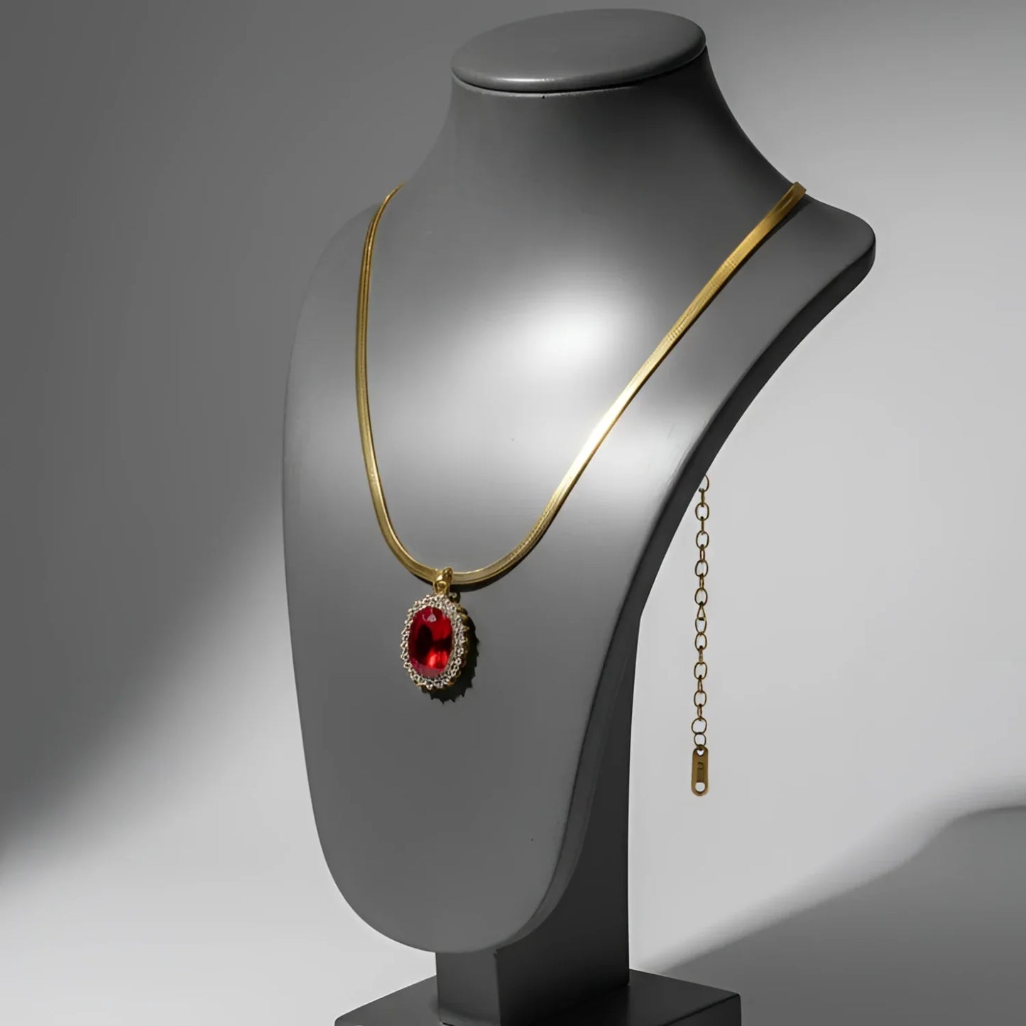 Collana con Ciondolo Ovale di Rubino Regale - collana catena serpente