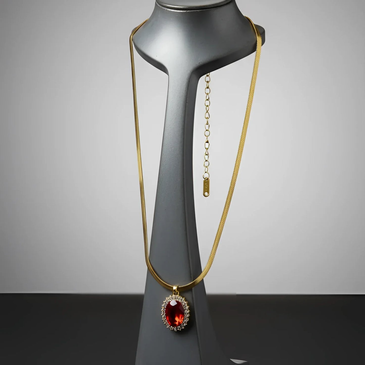 Collana con Ciondolo Ovale di Rubino Regale - collana catena serpente