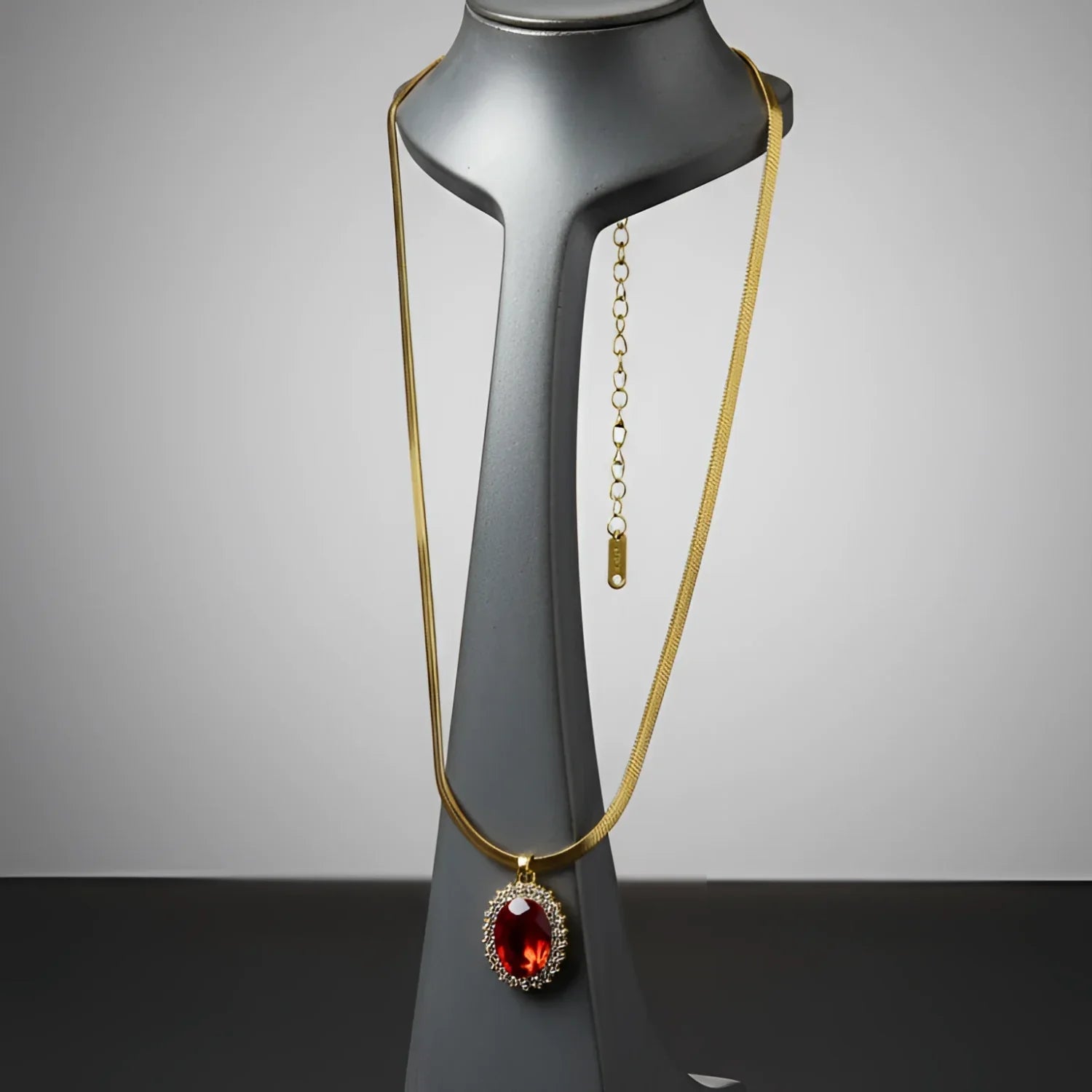 Collana con Ciondolo Ovale di Rubino Regale - collana catena serpente