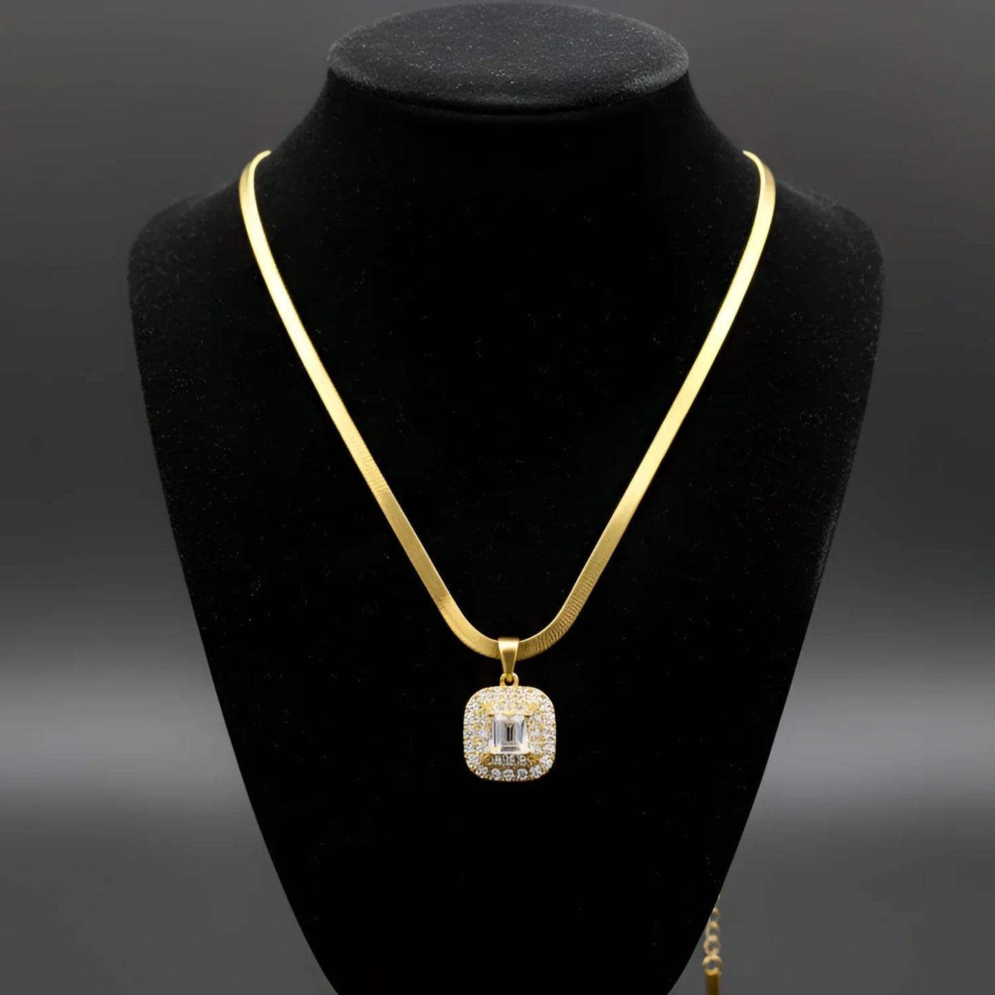 Collana con Pendente Iniziale Herringbone in Oro - collana catena serpente