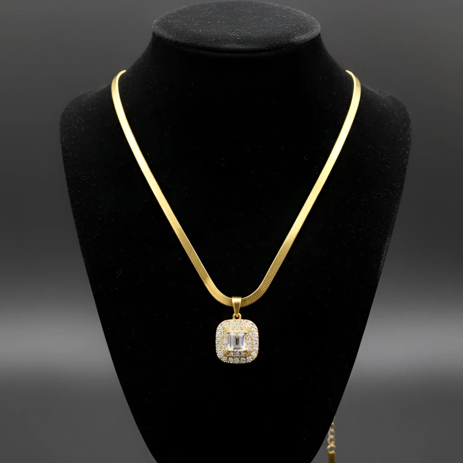 Collana con Pendente Iniziale Herringbone in Oro - collana catena serpente