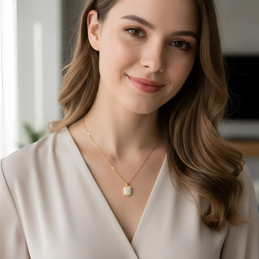 Collana con Pendente Rettangolare Pavé in Oro - delicata collana d’oro