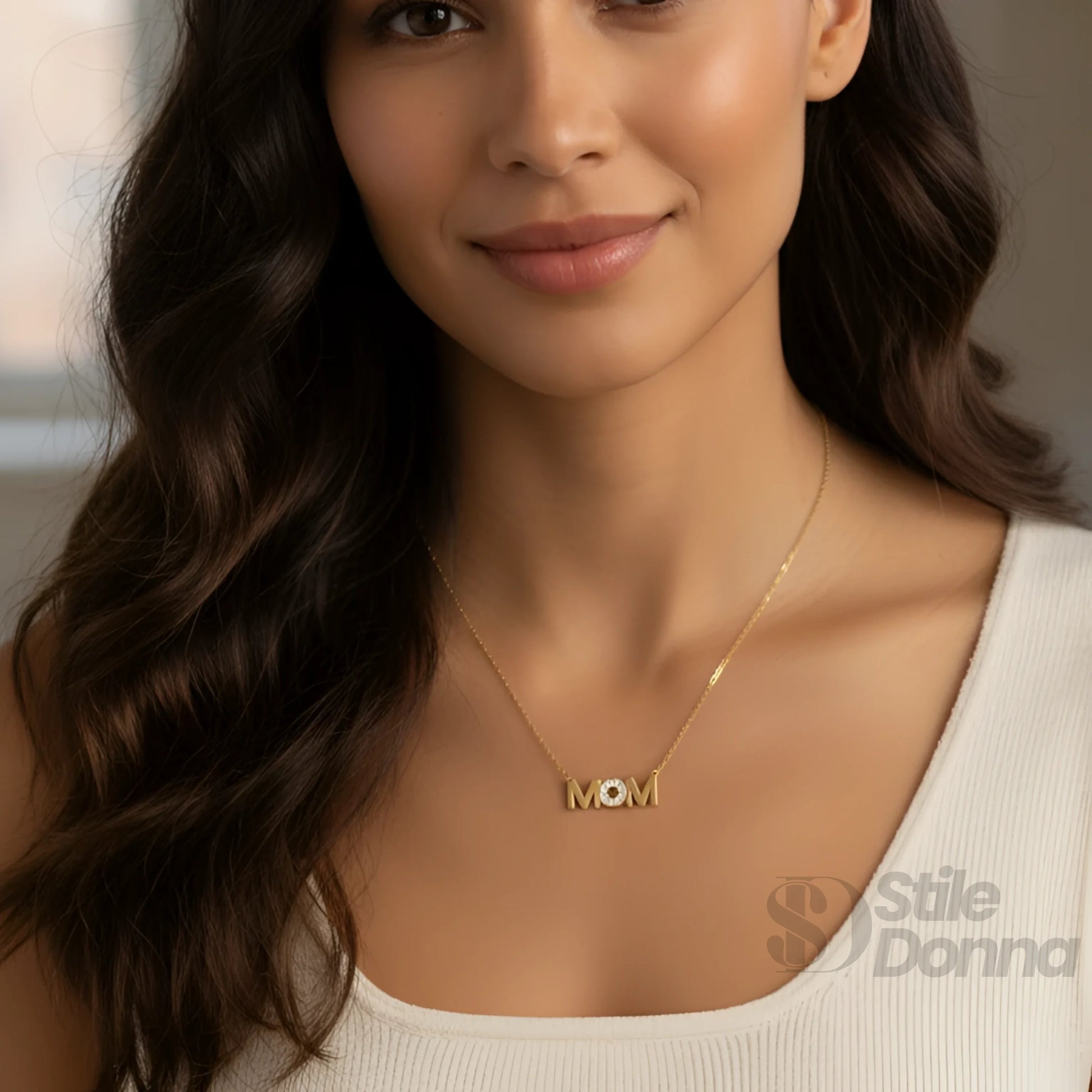 Collana Elegante Mom con Finitura Tono Oro - collana dorata parola