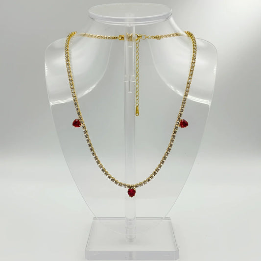 Collana in Cristallo Dorato con Ciondoli a Cuore Rosso - collana finitura dorata