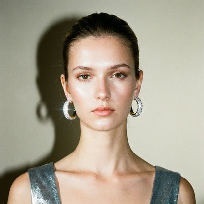 Orecchini a Cerchio con Strass Scintillanti - orecchini cerchio d’argento