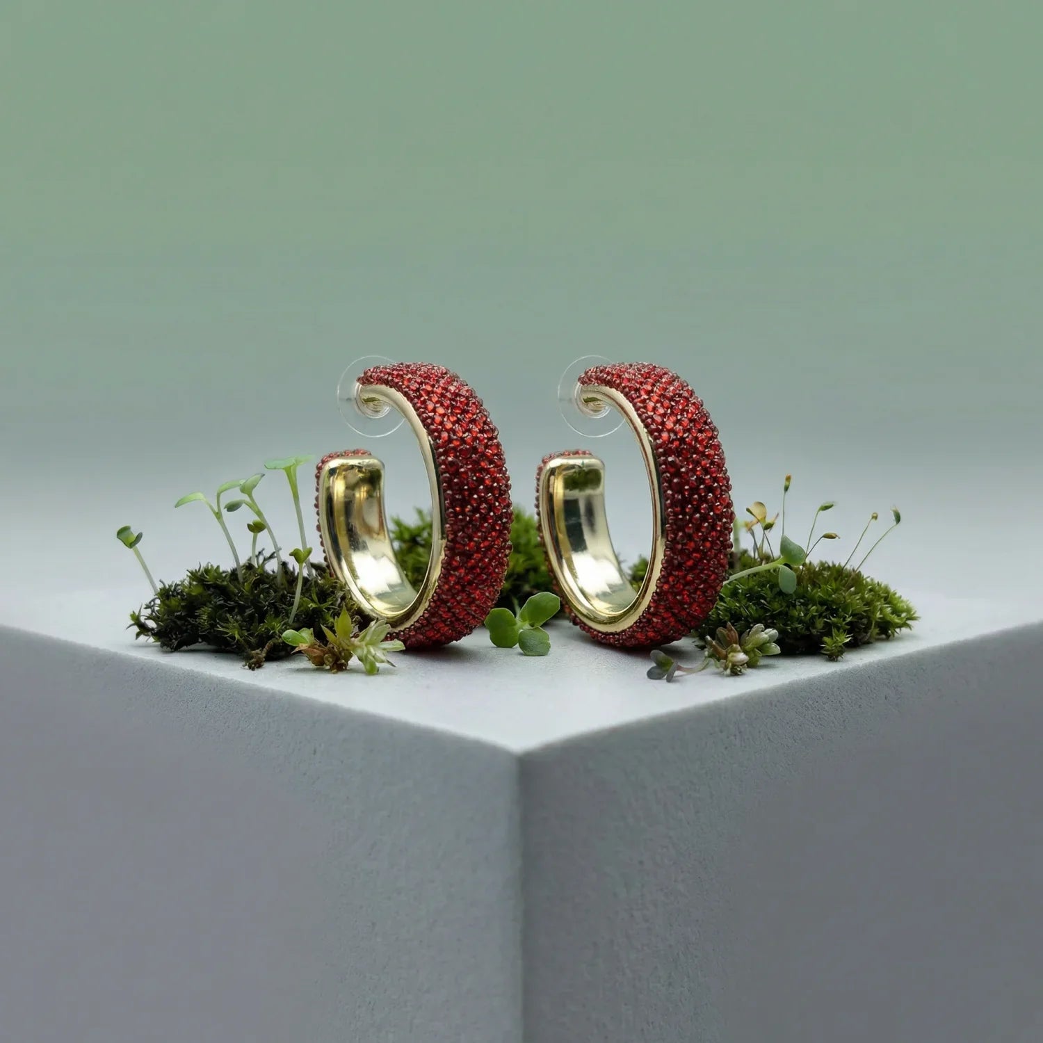 Orecchini a Cerchio Dorati con Strass Rossi - orecchini cerchio d’oro