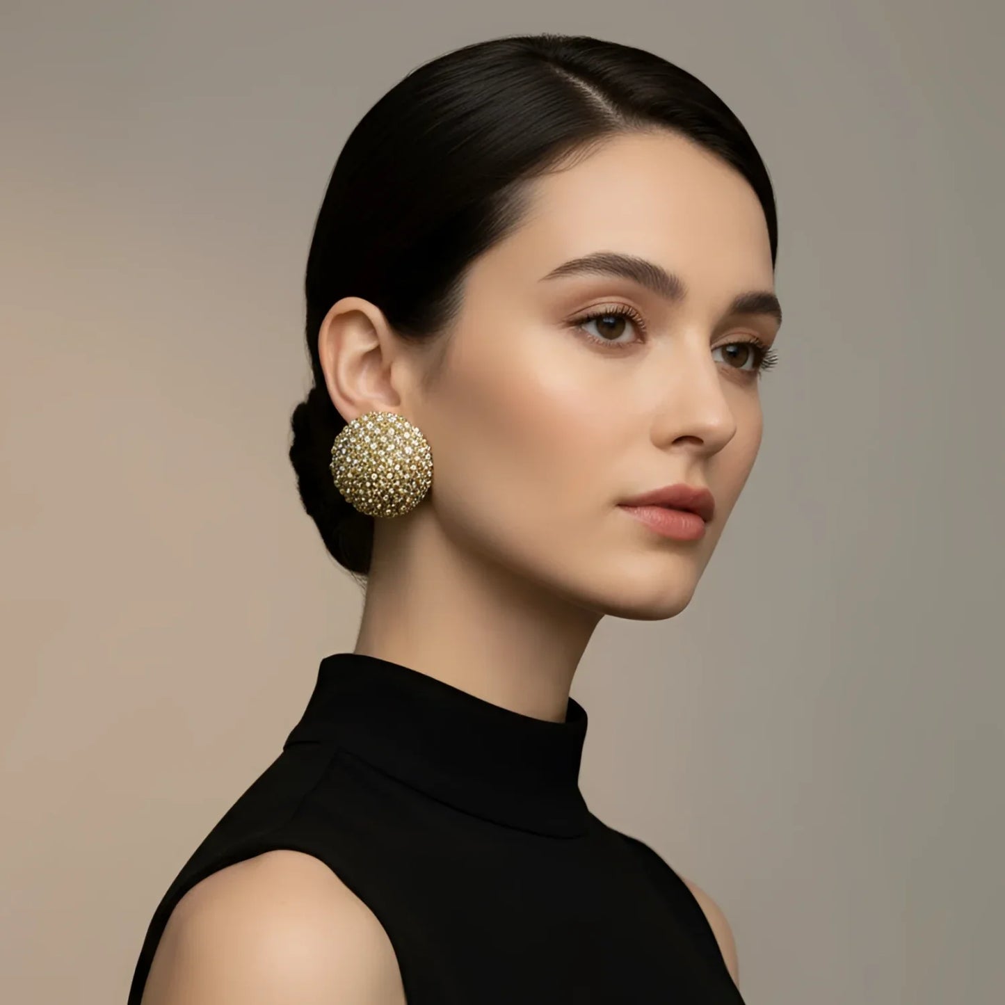 Orecchini a Lobo Cupola con Cristalli Scintillanti - orecchini bottoncino rotondi