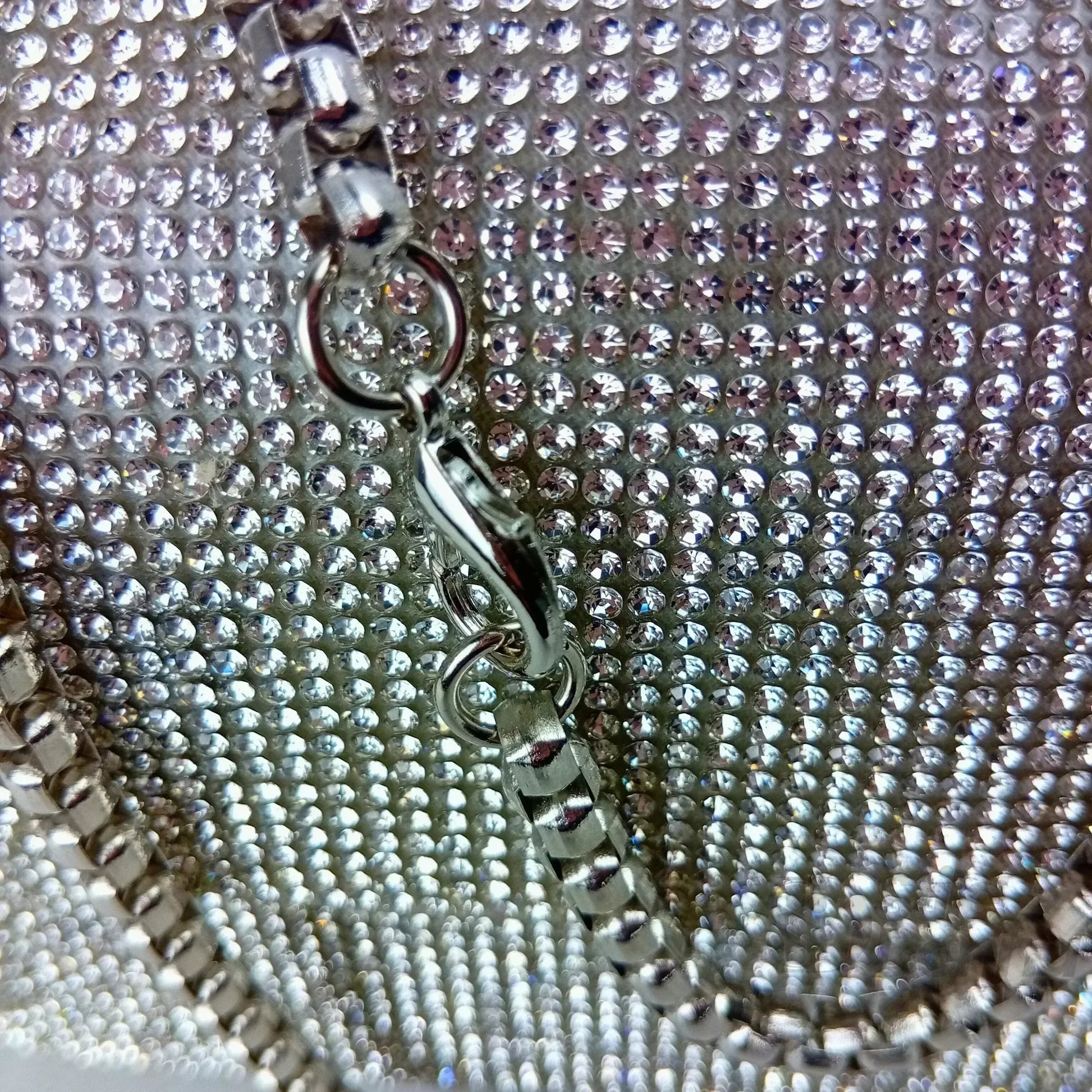 pochette-con-strass-ms-4654-catena-tonalita-argentata-975 - Stile Donna Bags