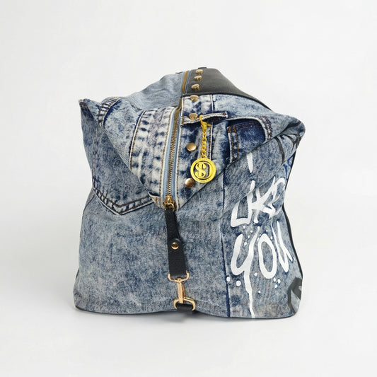 Zaino in denim upcycled con stampa i like you in pelle vegana nero e lavaggio blu sbiadito borsa da donna online